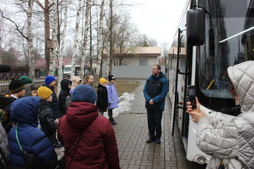 Знания спасут жизнь: ленинградским школьникам рассказали о правилах безопасности на дороге и в автобусе