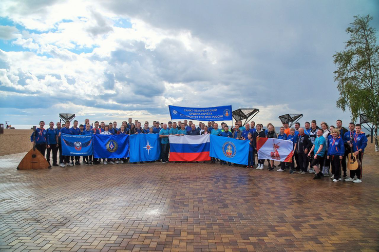 Комтранс ЛО принял участие в велопробеге, приуроченному ко Дню флага РФ