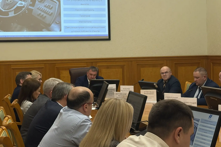 Комтранс Ленобласти провел совещание с перевозчиками и производителями пассажирской техники