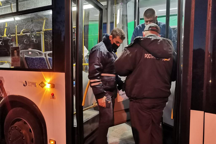 Проверка автобусов в Сосновом Бору