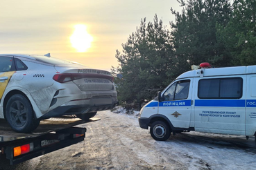 В Ломоносовском районе проверили нелегальных таксистов