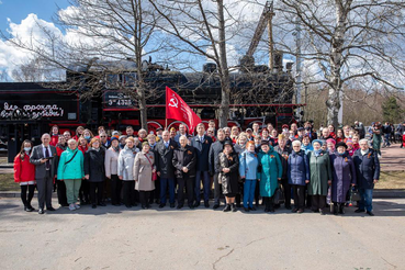 Ретропоезд прибыл на станцию Ладожское Озеро Октябрьской железной дороги в честь Дня Победы