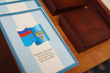 В здании Правительства ЛО наградили работников автомобильного и городского пассажирского транспорта