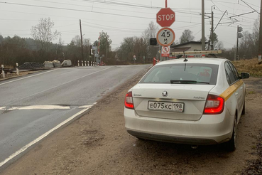 Ространснадзор в Лужском районерассказал водителями о безопасности на ж/д переездах